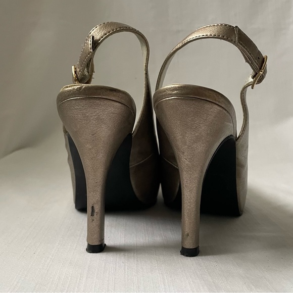 Steve Madden gold platform slingbacks - Picture 2 of 3